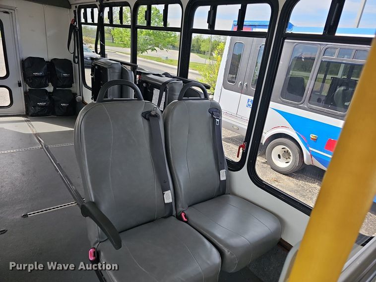 image for item DM1649 2012 Ford E450 Super Duty  shuttle bus