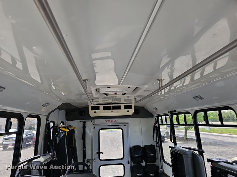 image for item DM1649 2012 Ford E450 Super Duty  shuttle bus