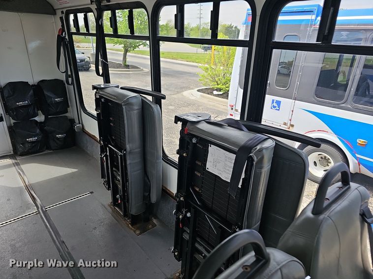 image for item DM1649 2012 Ford E450 Super Duty  shuttle bus