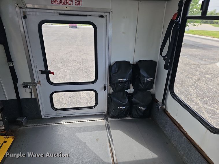 image for item DM1649 2012 Ford E450 Super Duty  shuttle bus