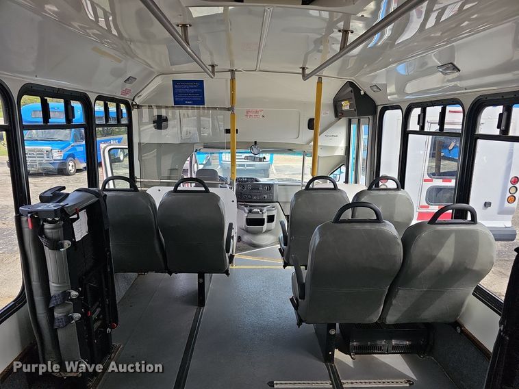 image for item DM1649 2012 Ford E450 Super Duty  shuttle bus