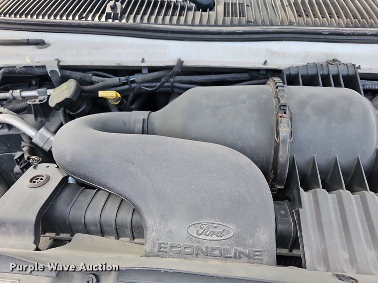 image for item DM1649 2012 Ford E450 Super Duty  shuttle bus