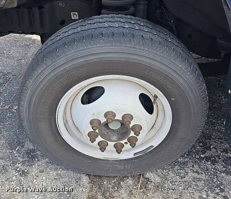 image for item DM1649 2012 Ford E450 Super Duty  shuttle bus