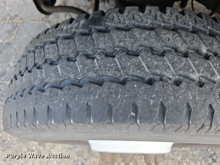 image for item DM1649 2012 Ford E450 Super Duty  shuttle bus