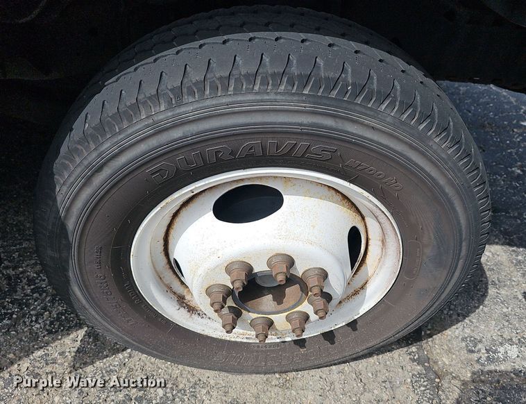 image for item DM1649 2012 Ford E450 Super Duty  shuttle bus