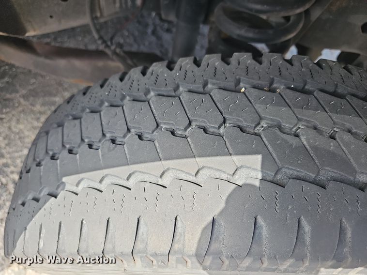 image for item DM1649 2012 Ford E450 Super Duty  shuttle bus