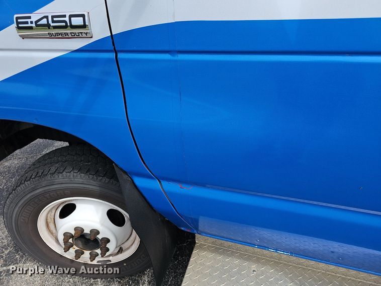 image for item DM1650 2014 Eldorado National Aerotech Ford 220 shuttle bus