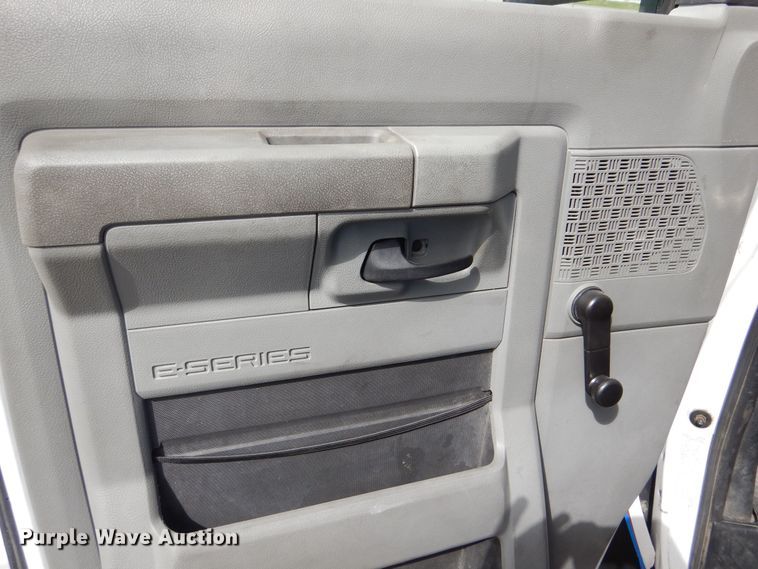 image for item DM1650 2014 Eldorado National Aerotech Ford 220 shuttle bus