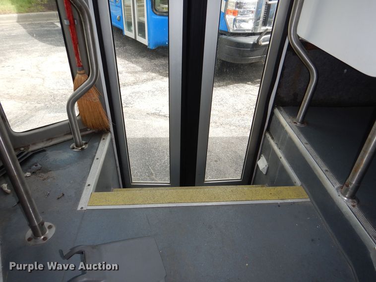 image for item DM1650 2014 Eldorado National Aerotech Ford 220 shuttle bus