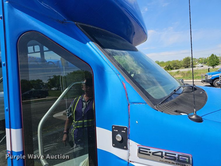 image for item DM1651 2014 Eldorado National Aerotech Ford 220 shuttle bus