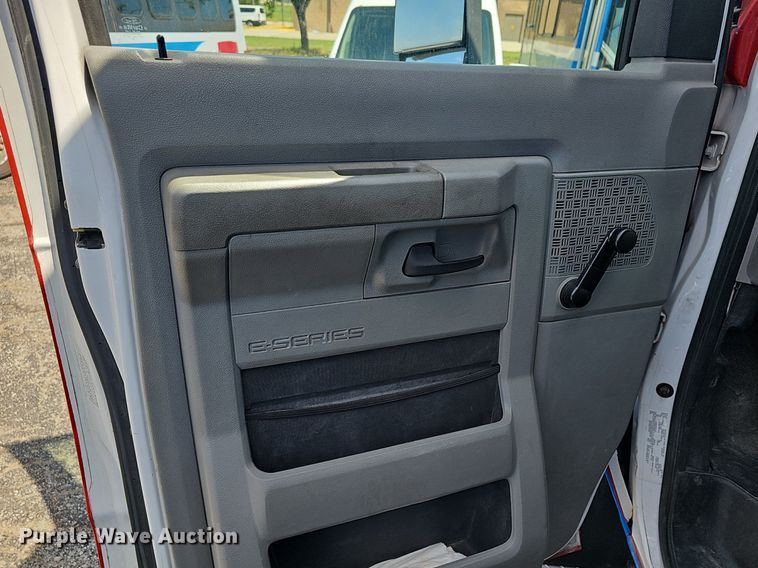 image for item DM1651 2014 Eldorado National Aerotech Ford 220 shuttle bus