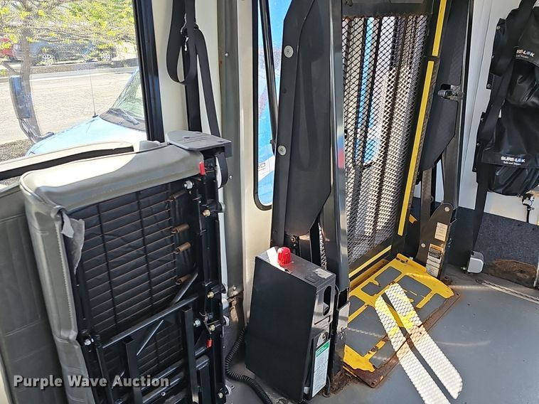 image for item DM1651 2014 Eldorado National Aerotech Ford 220 shuttle bus