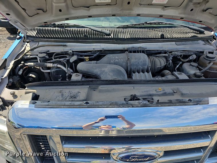 image for item DM1651 2014 Eldorado National Aerotech Ford 220 shuttle bus