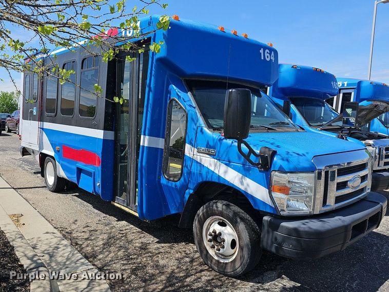 image for item DM1652 2014 Ford  E450 super duty  shuttle bus