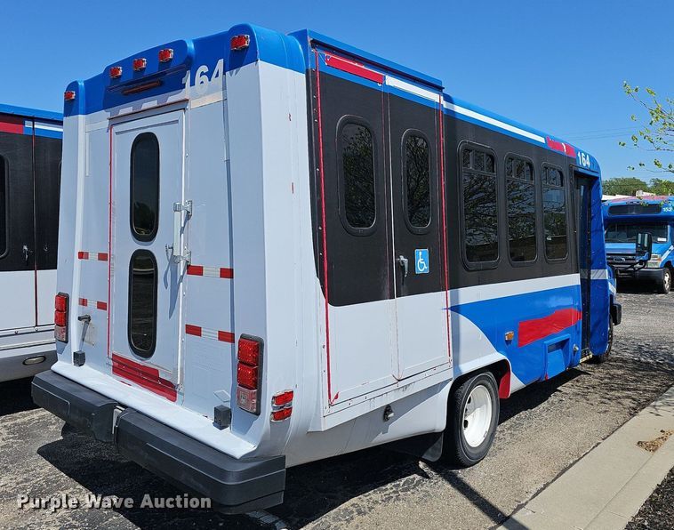 image for item DM1652 2014 Ford  E450 super duty  shuttle bus