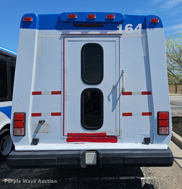 image for item DM1652 2014 Ford  E450 super duty  shuttle bus