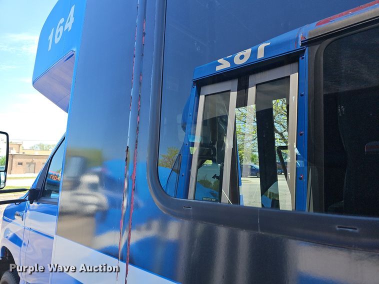 image for item DM1652 2014 Ford  E450 super duty  shuttle bus