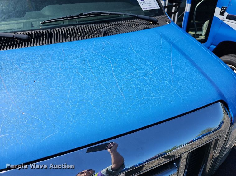 image for item DM1652 2014 Ford  E450 super duty  shuttle bus