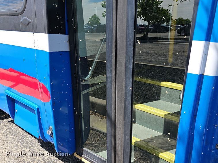 image for item DM1652 2014 Ford  E450 super duty  shuttle bus