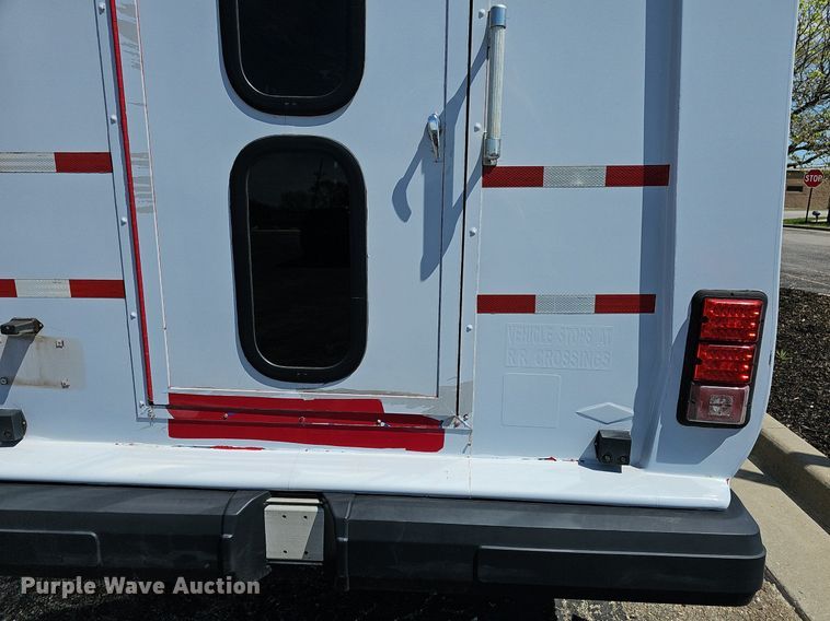 image for item DM1652 2014 Ford  E450 super duty  shuttle bus