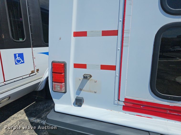 image for item DM1652 2014 Ford  E450 super duty  shuttle bus
