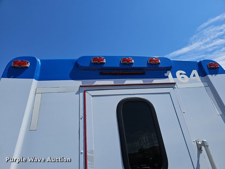 image for item DM1652 2014 Ford  E450 super duty  shuttle bus