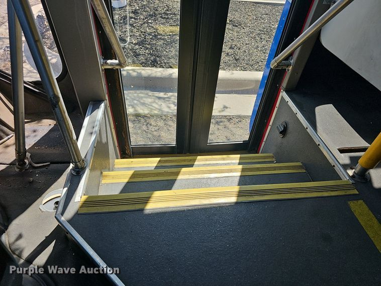 image for item DM1652 2014 Ford  E450 super duty  shuttle bus