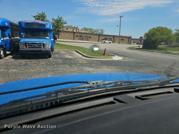 image for item DM1652 2014 Ford  E450 super duty  shuttle bus