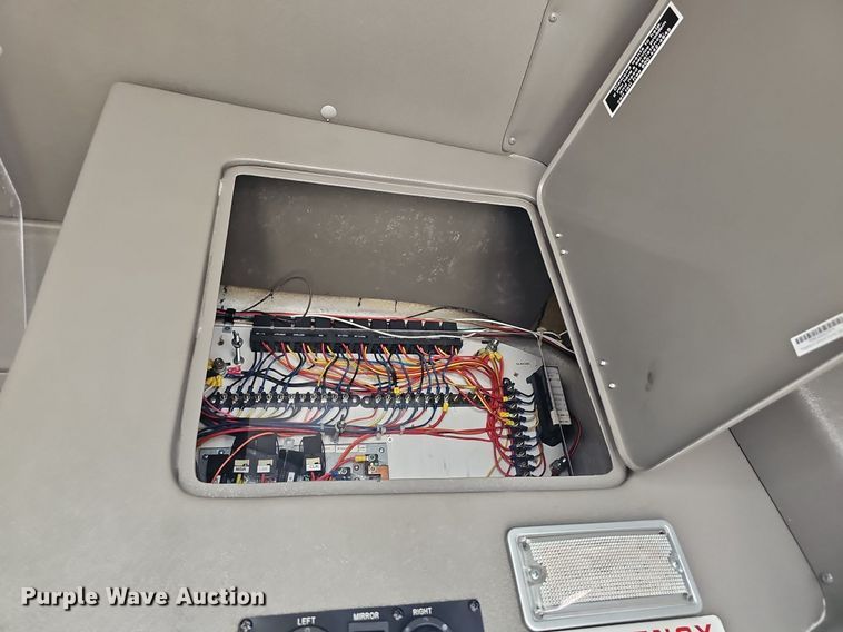 image for item DM1652 2014 Ford  E450 super duty  shuttle bus