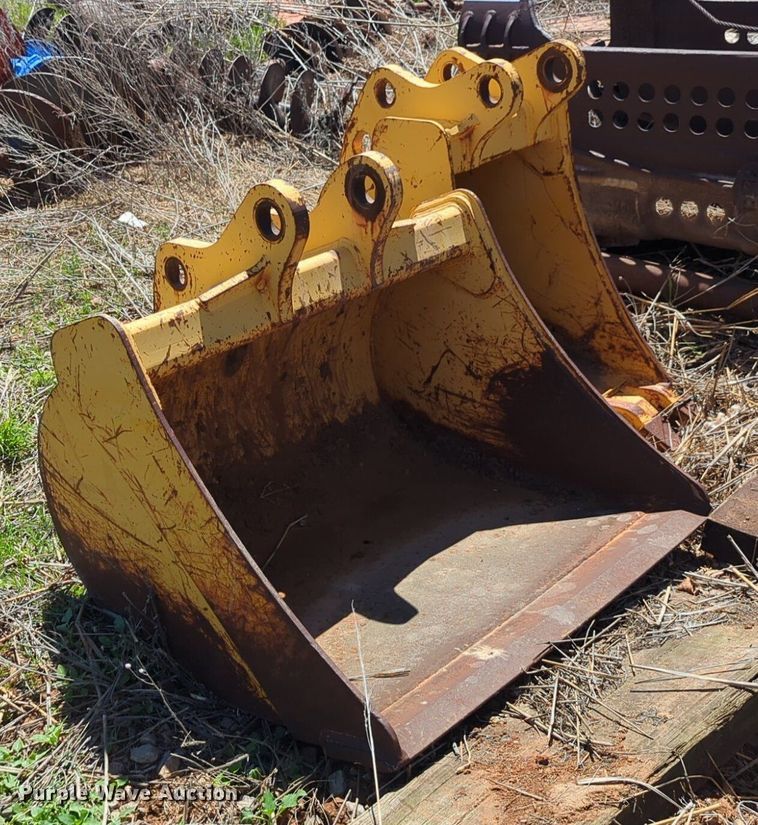 image for item DN3829 (2) John Deere backhoe buckets
