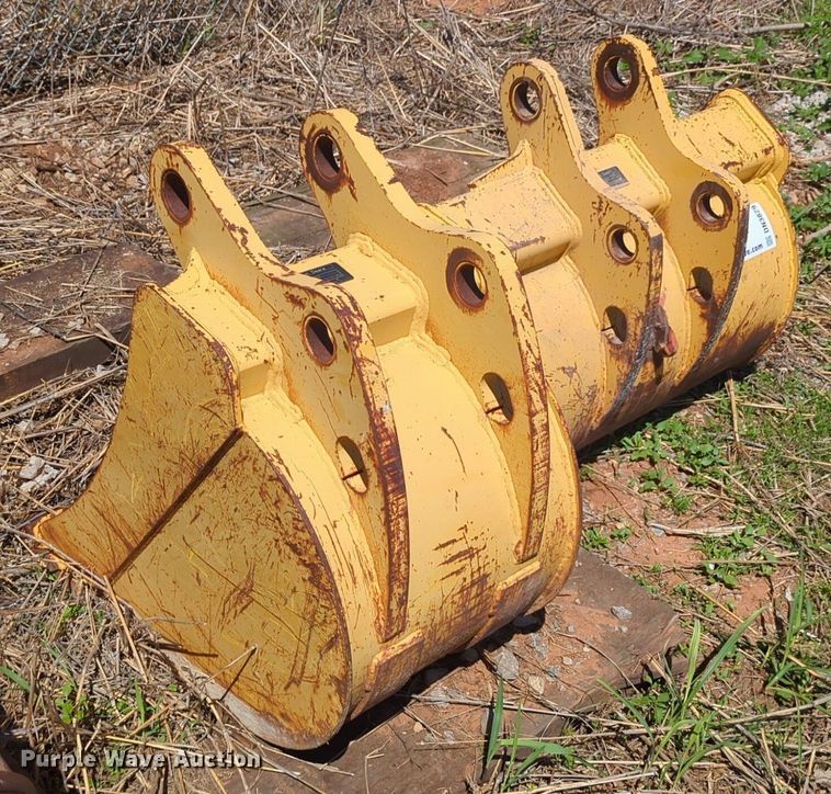 image for item DN3829 (2) John Deere backhoe buckets