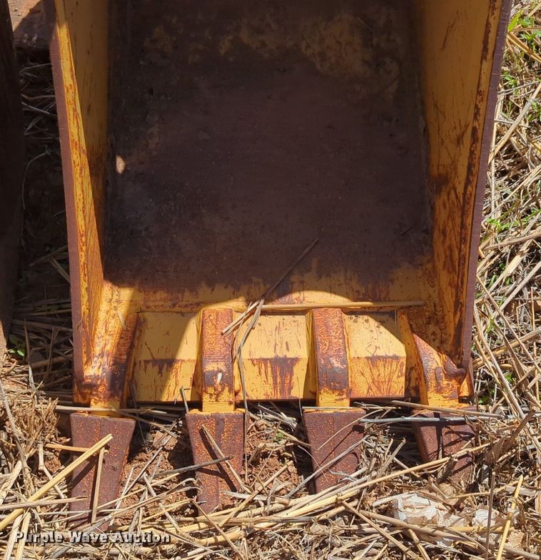 image for item DN3829 (2) John Deere backhoe buckets