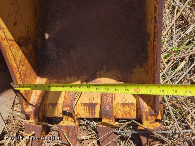 image for item DN3829 (2) John Deere backhoe buckets