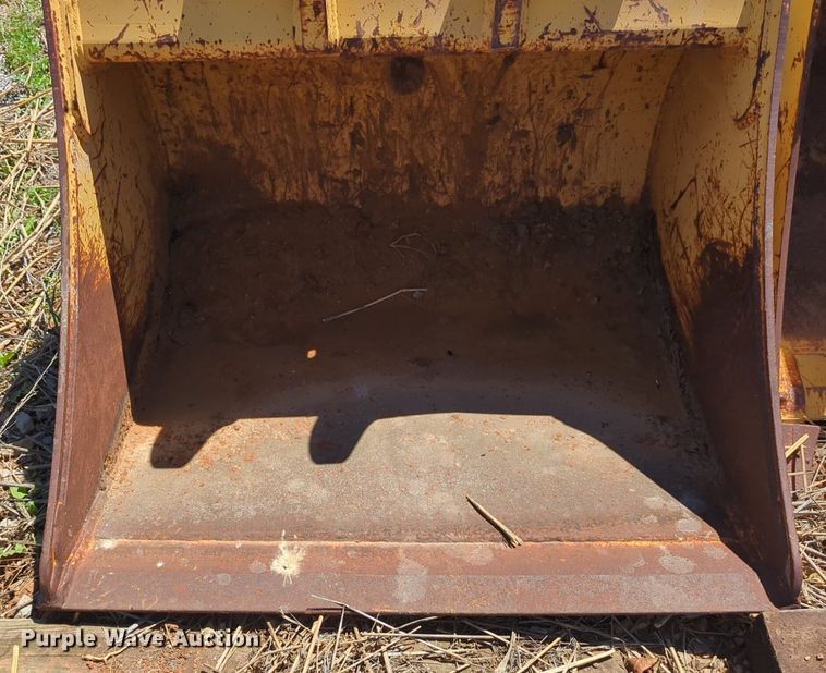 image for item DN3829 (2) John Deere backhoe buckets