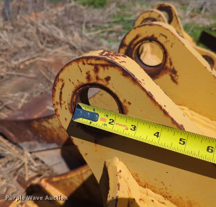 image for item DN3829 (2) John Deere backhoe buckets