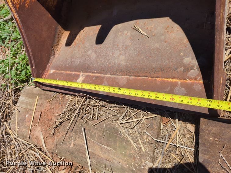 image for item DN3829 (2) John Deere backhoe buckets