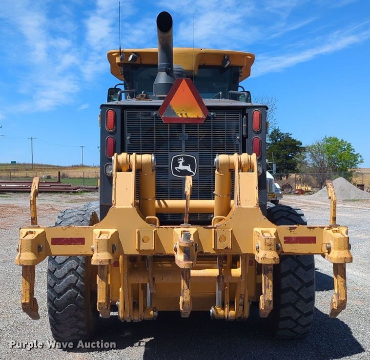 image for item DN3831 2011 John Deere 772G motor grader
