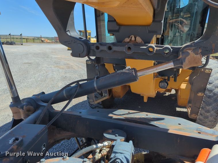 image for item DN3831 2011 John Deere 772G motor grader