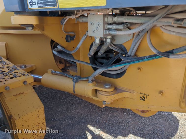 image for item DN3831 2011 John Deere 772G motor grader