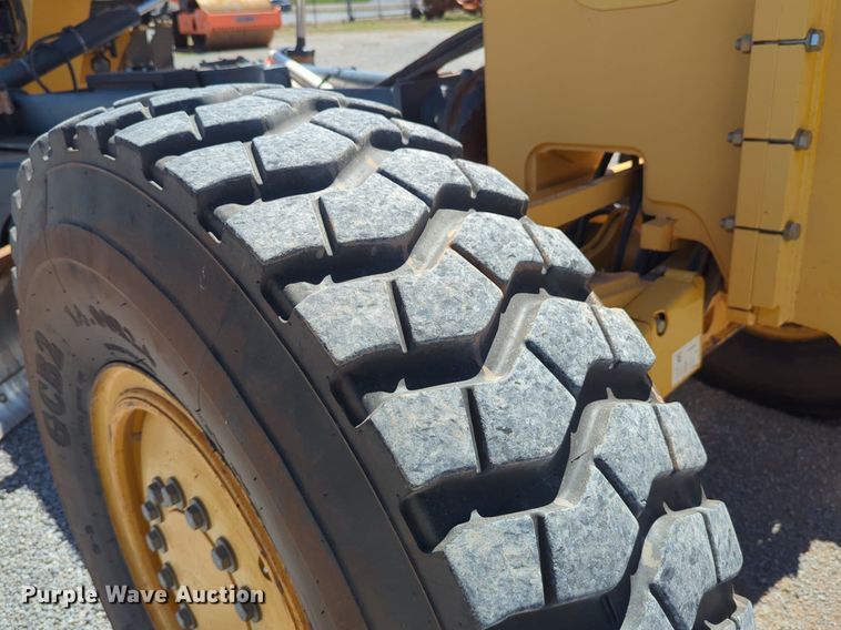 image for item DN3831 2011 John Deere 772G motor grader