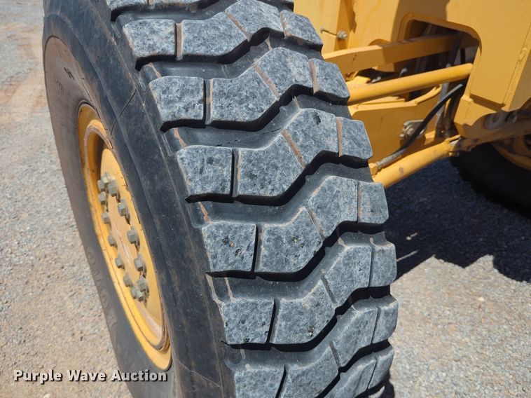 image for item DN3831 2011 John Deere 772G motor grader