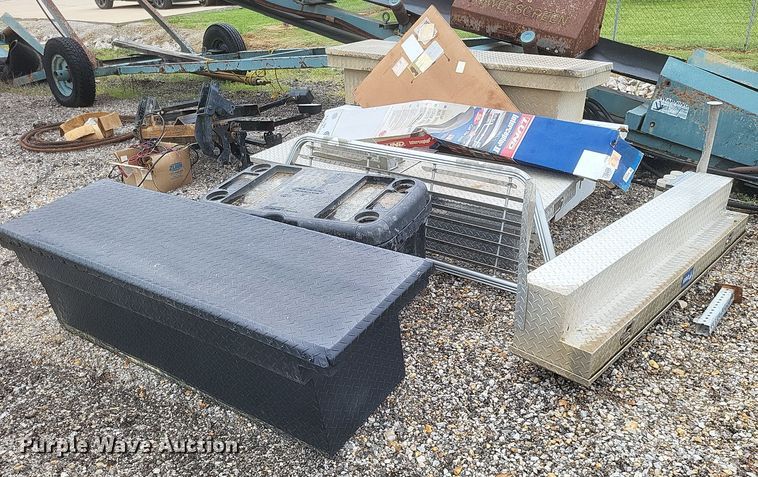 image for item DO4909 Approximately 6 toolboxes