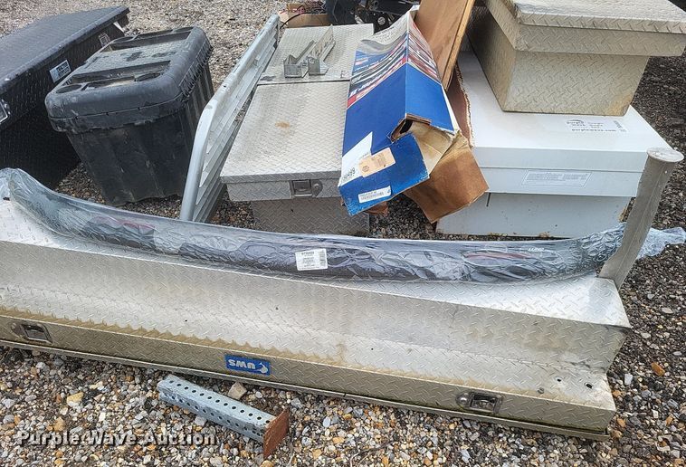 image for item DO4909 Approximately 6 toolboxes