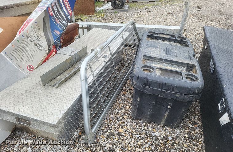 image for item DO4909 Approximately 6 toolboxes