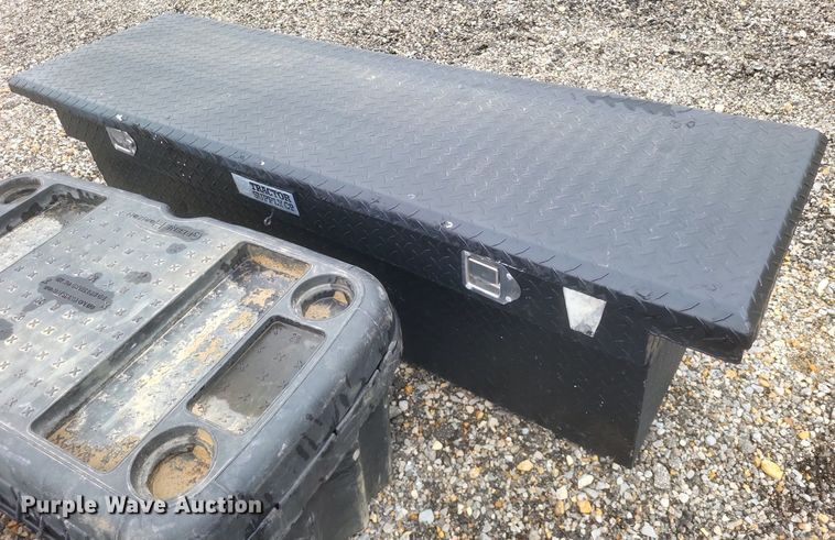 image for item DO4909 Approximately 6 toolboxes