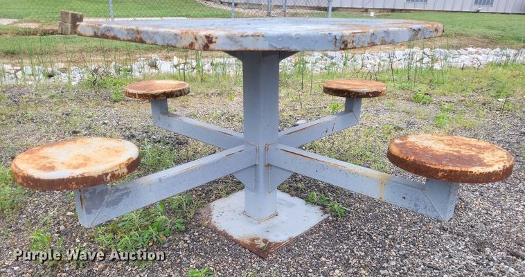image for item DO4910 Picnic tables 