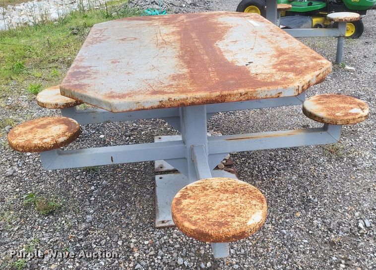 image for item DO4910 Picnic tables 