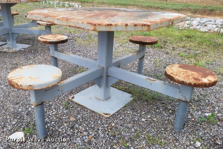 image for item DO4910 Picnic tables 