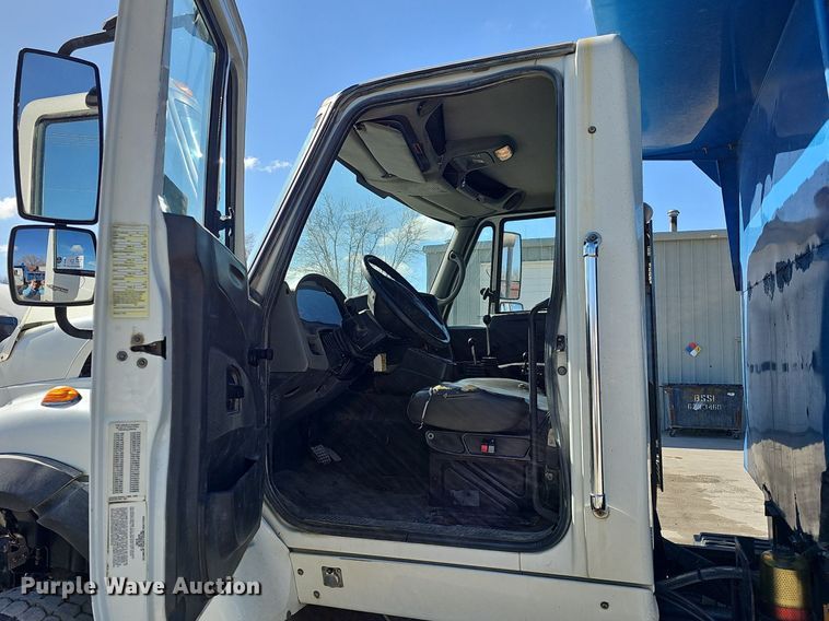 image for item DP0821 2010 International WorkStar 7600 dump truck