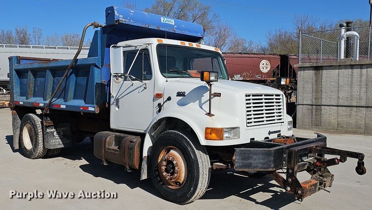 image for item DP0822 2001 International 4900 dump truck